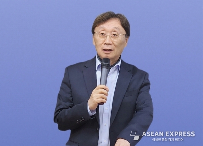 [ASEAN EXPRESS] “김홍구 교수 ‘태국’ 강연, 지역연구자 참 자세 배웠다”